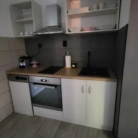 Falusi Haz Toth Gyoergy *